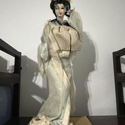 Nishi Geisha Doll Snow Queen Japan 17" antique vtg Figurine kimono dress statue
