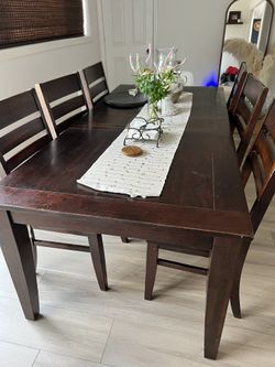 World market dining table - With 8 Chairs