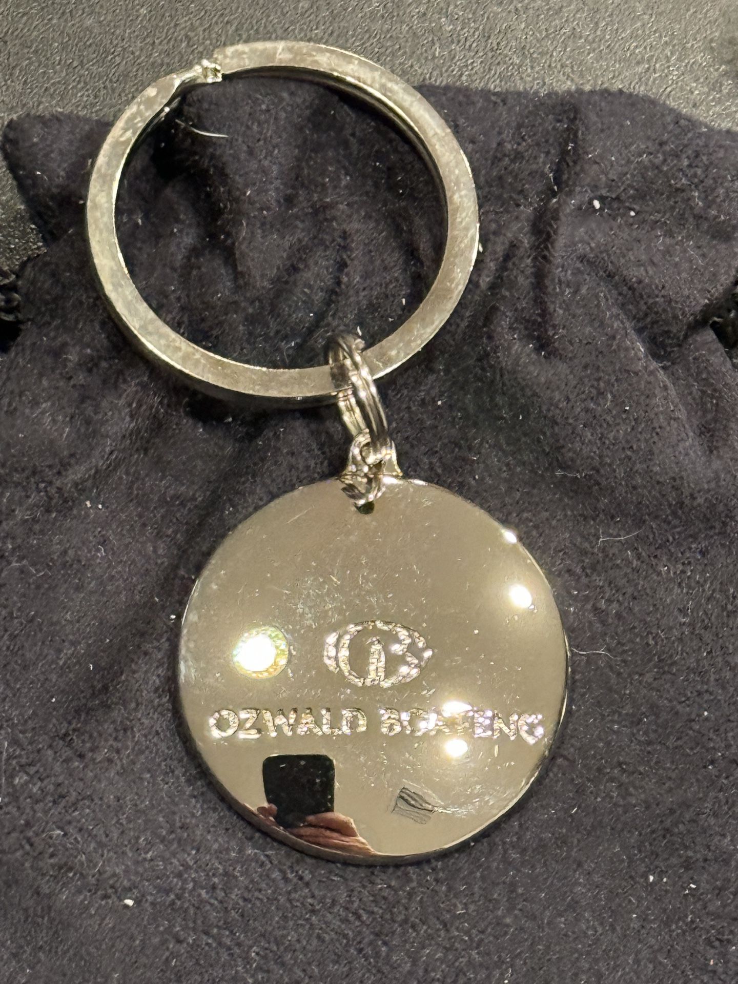 OZWALD BOATENG Keychain/Keyring Silver tone with dust bag