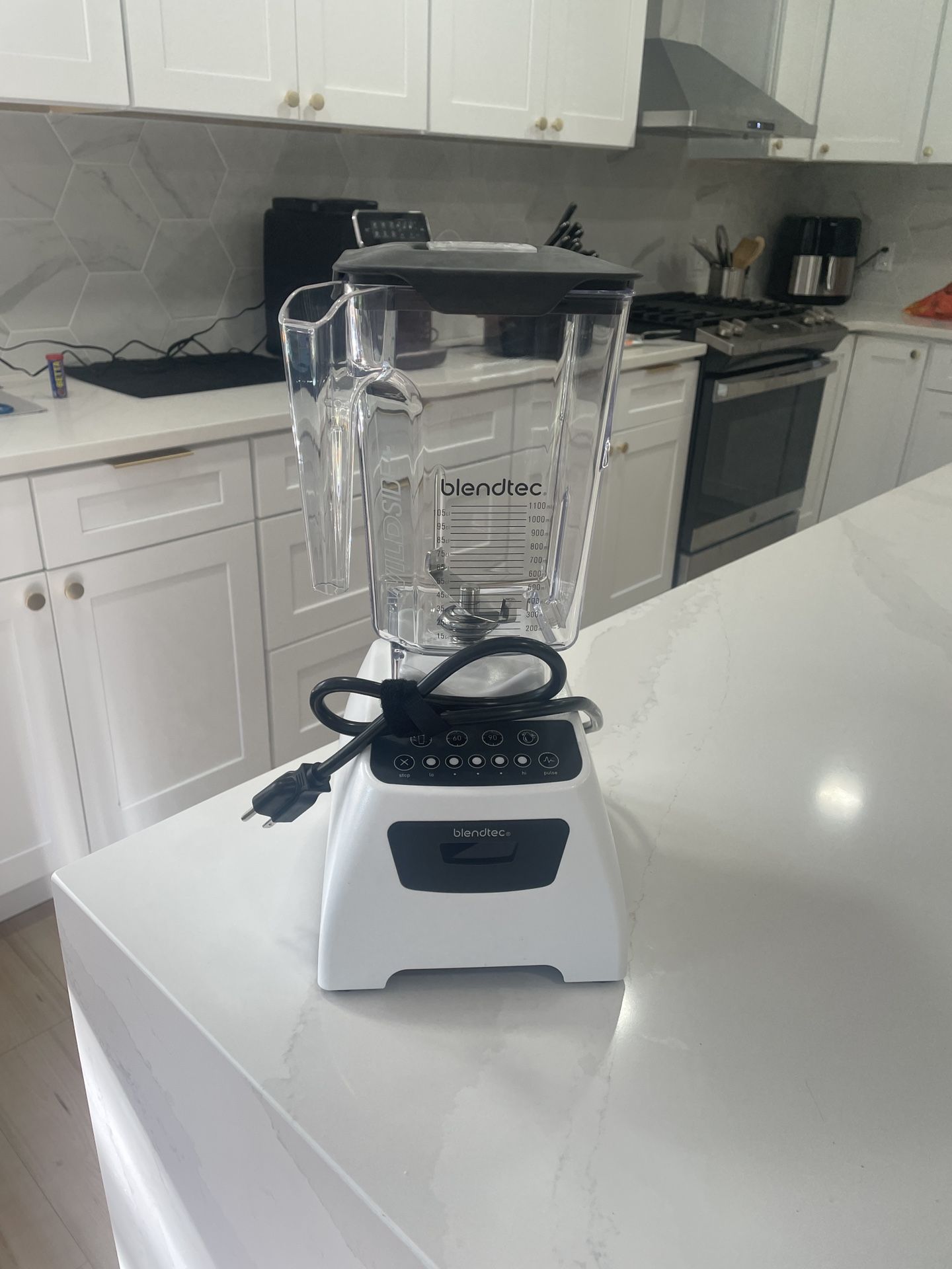 Price Reduced!  Blendtec Classic 575 blender Brand New