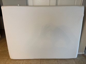 Queen Memory Foam Mattress Almost New PRICE IS FIRM