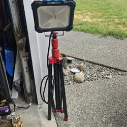 Husky LED Spotlight With Tripod  Extends to 57"