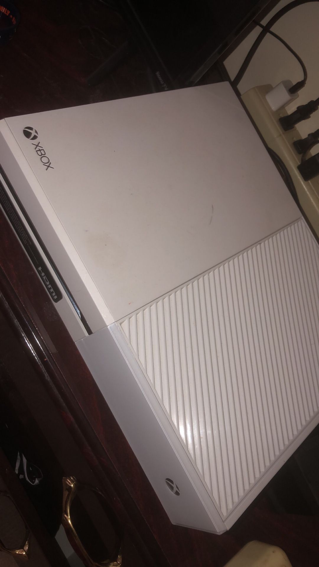 white xbox one with white controller and battery charger