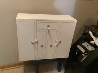 Our Generation / American Girl Wooden Wardrobe Closet / vanity For 18” American Girl Dolls, Very Clean All Drawers And Doors Work as they should. Sto