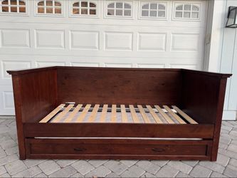 Pottery Barn Hampton Twin Daybed with Trundle
