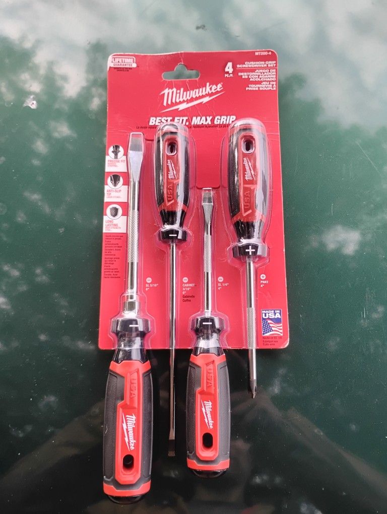 Milwaukee 4-Piece Cushion Grip Screwdriver Set