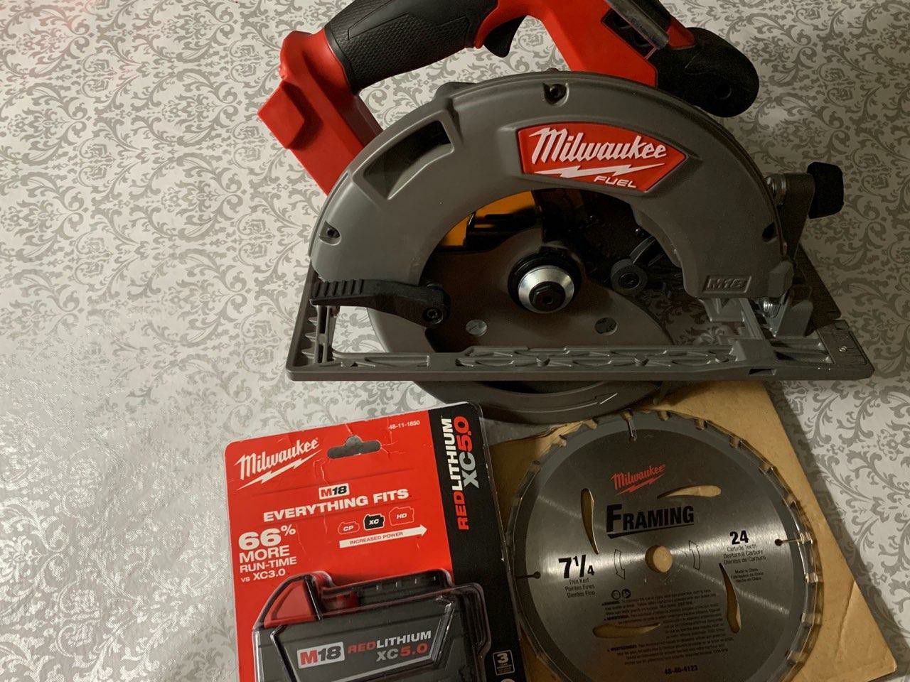 Circular saw 7 1/4 with battery