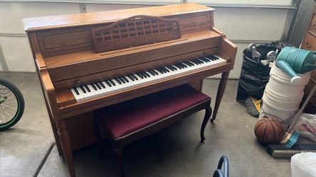 1993  Kawai console  piano  502 M