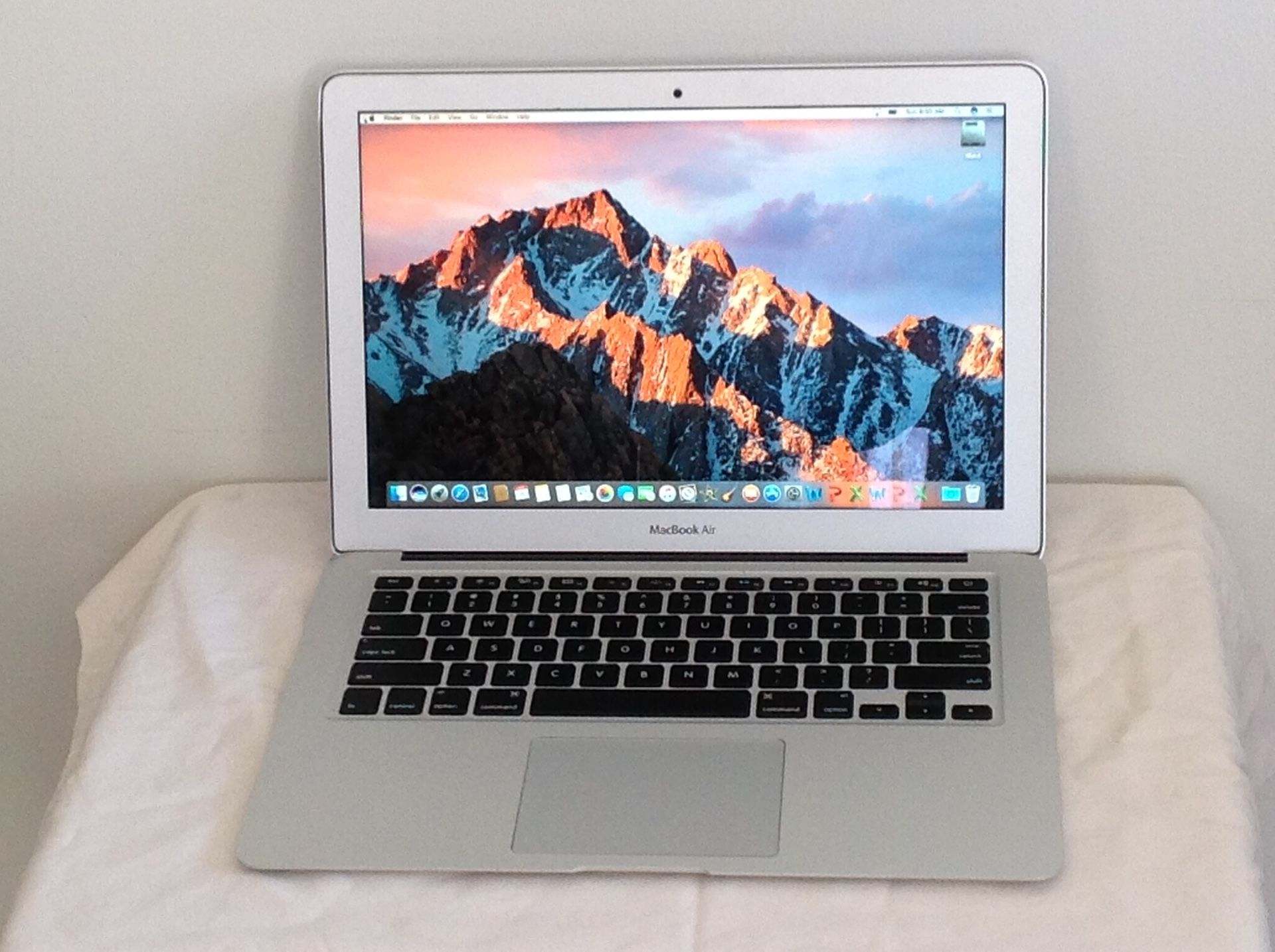 Apple MacBook Air 11” great shape 2014