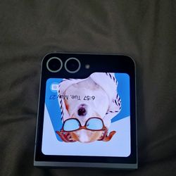 Samsung z flip6 almost new 