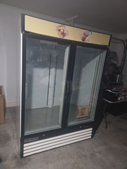 Commercial refrigerator