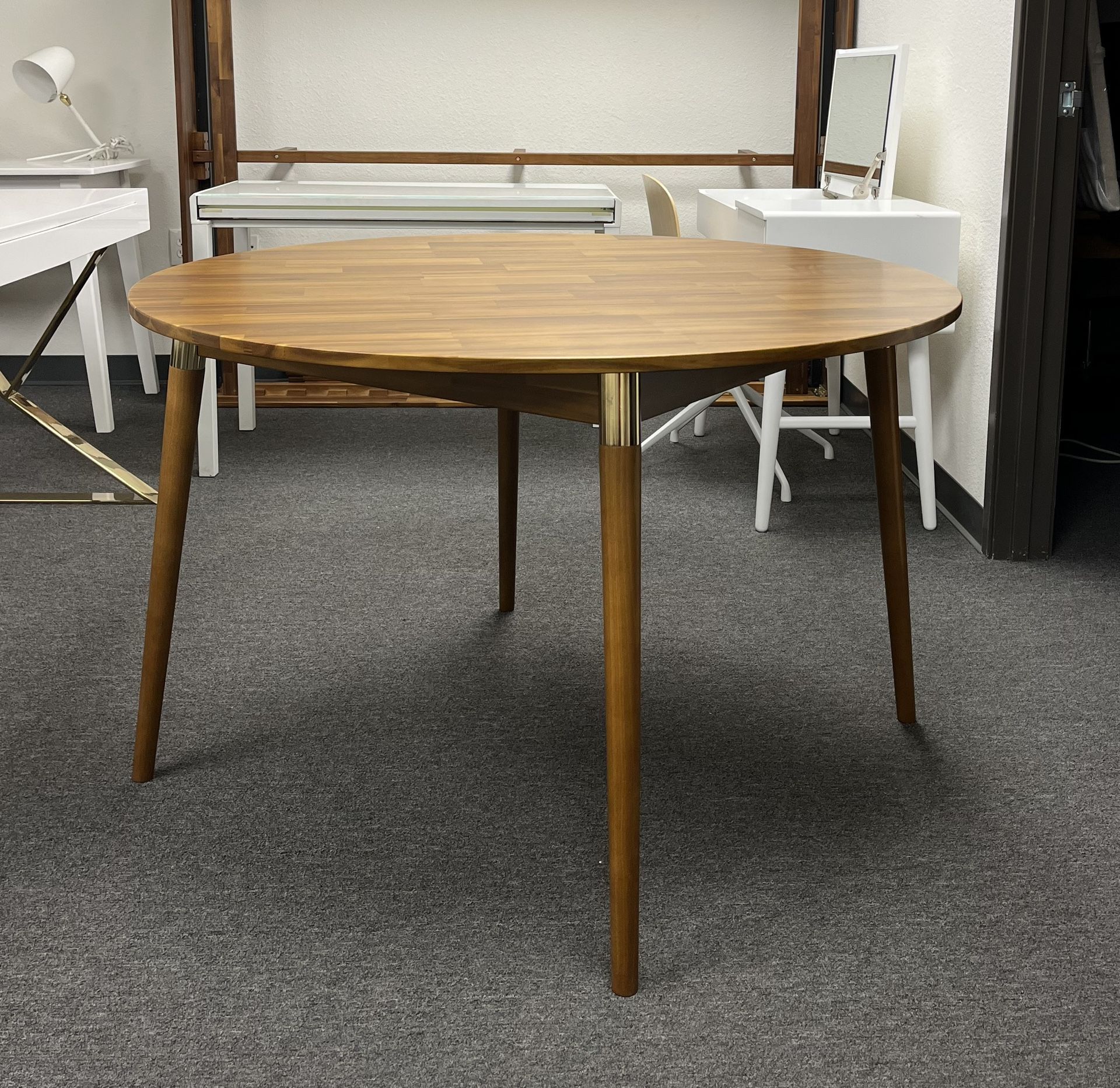 Round Dining Table 