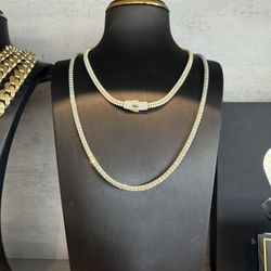 Collares Y Cadenas Disponibles 10 Y 14 K 