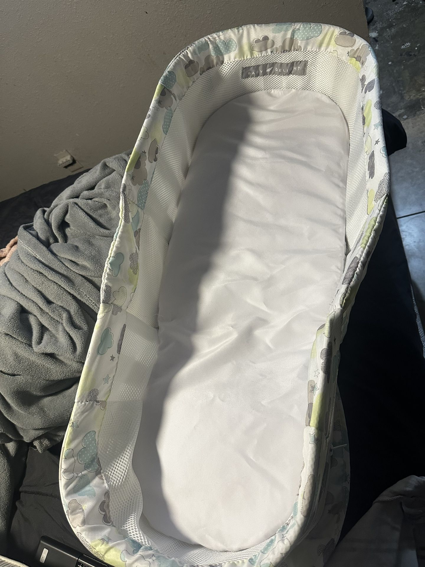 Baby Delight Snuggle Bedside Bassinet