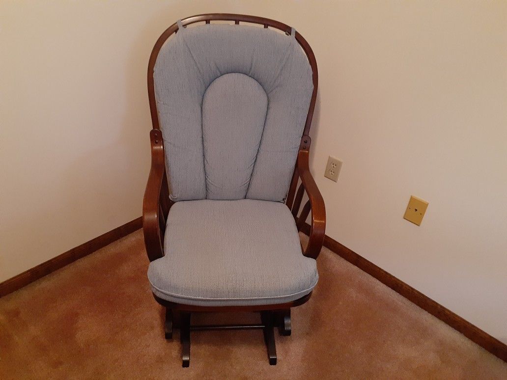 GLIDER CHAIR SOLID CHERRY. MINT CONDITION LIKE NEW..