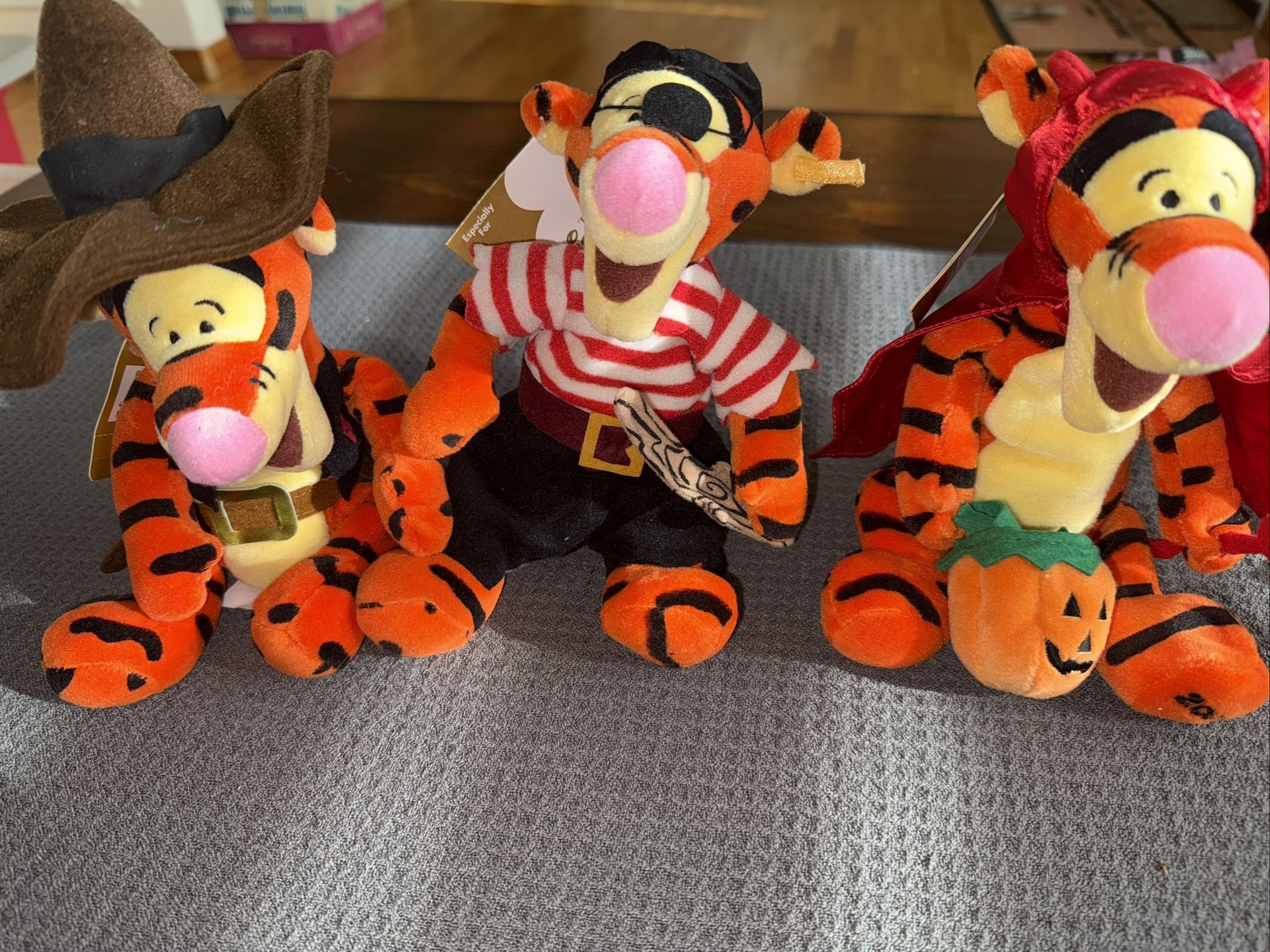 Rare Disney Store Halloween Tigger Devil,cowboy,, Pirate Mini Bean Bags With Tags