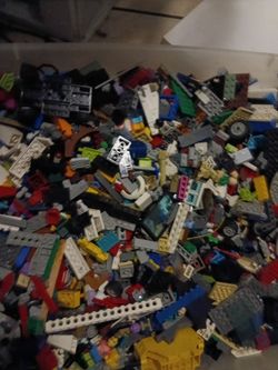 Lego minifigures and bricks lot