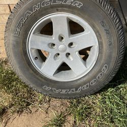 Wheel and Tire P255/75R17