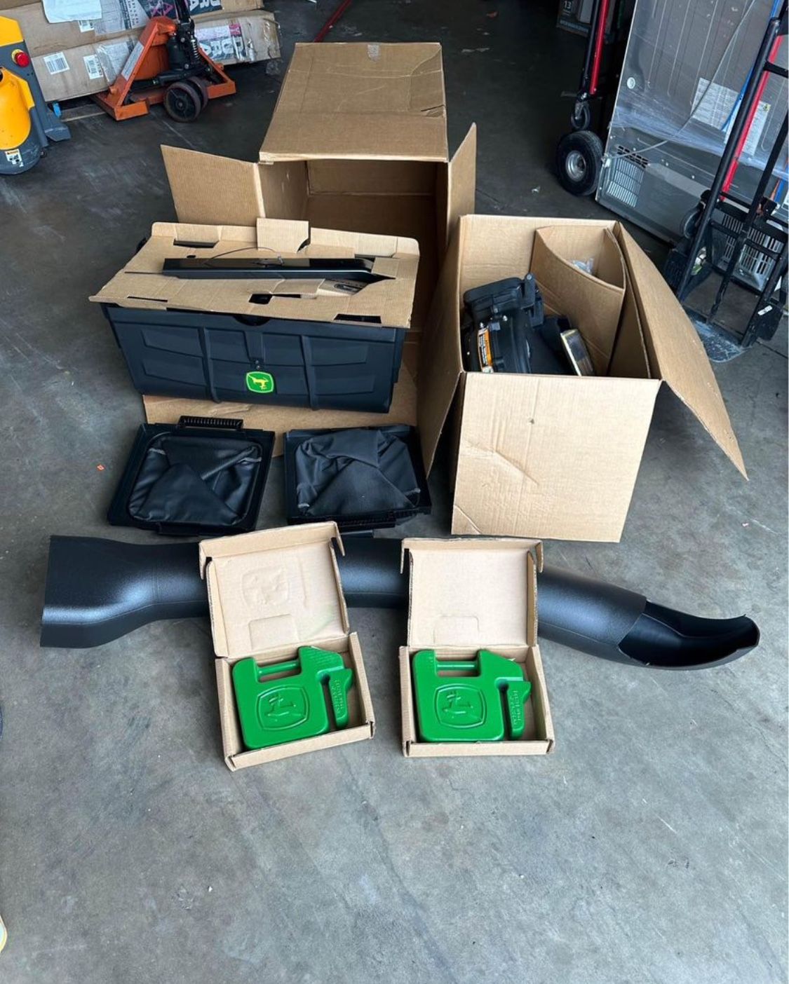John Deere Zero-Turn Mower 54 in. 6.5 Bushel Twin Bagger