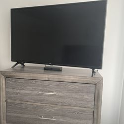 LG Smart TV 43”