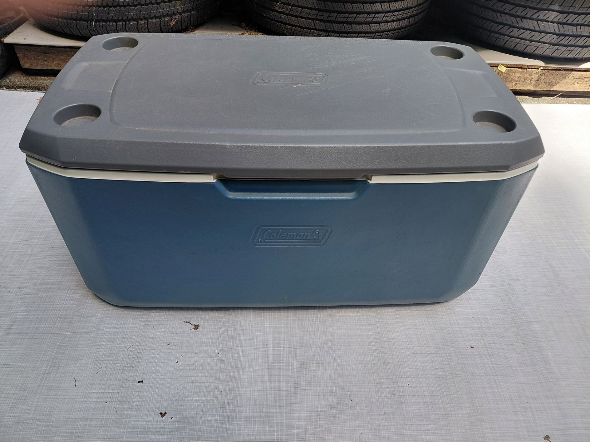Coleman cooler 36X19X19