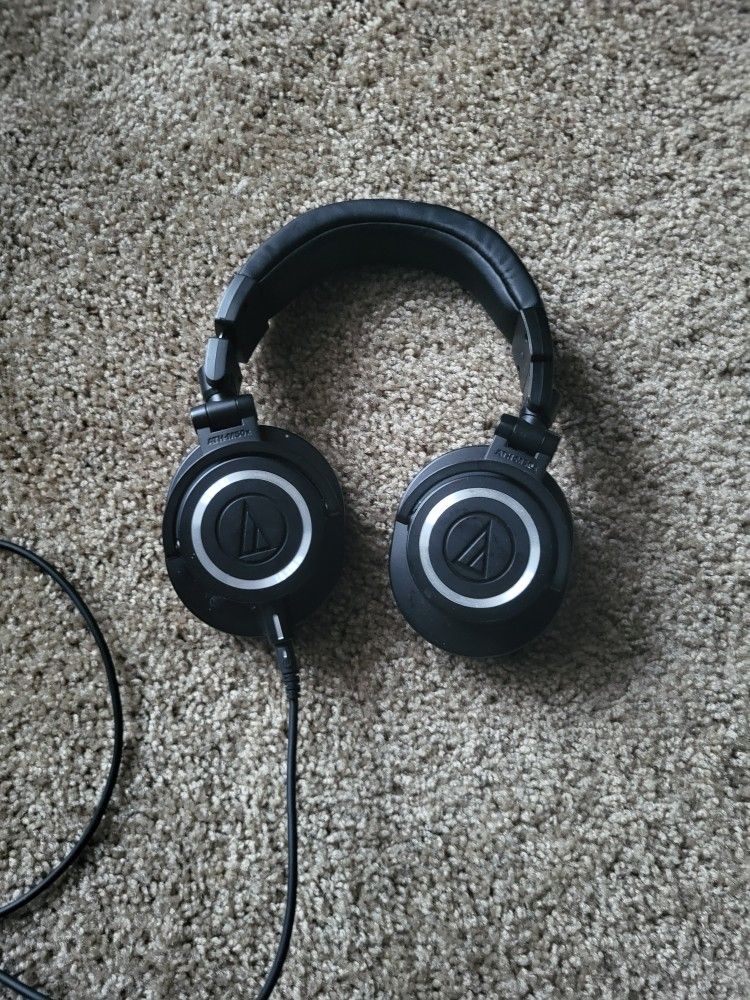 Audio-Technica ATH-M50x Closed-back Studio Monitoring Headphones