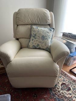 Lift Recliner-cream- ultra comfort America chair