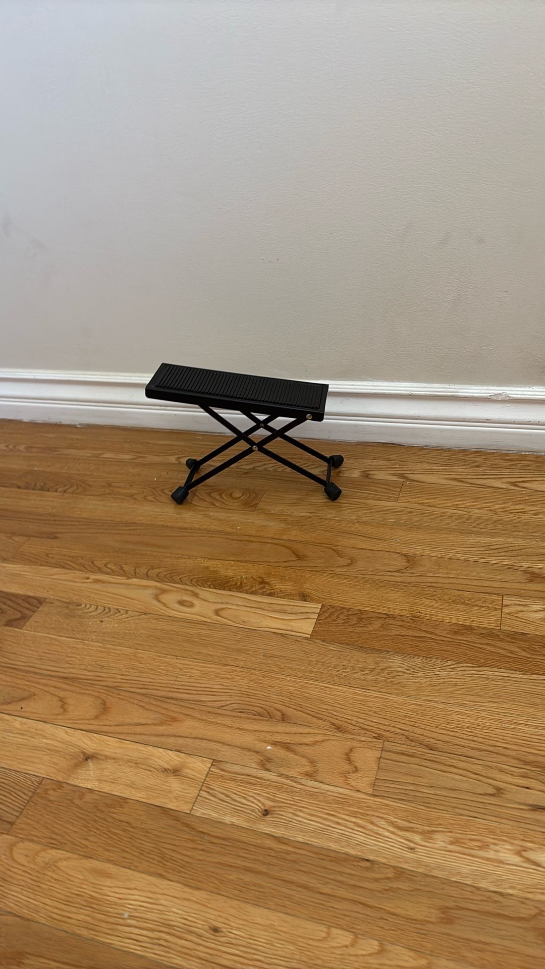 Foot Stand For Guitarist