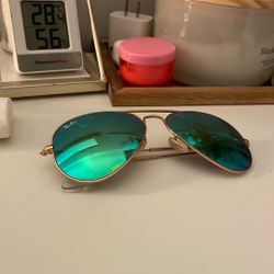 Ray-Ban Aviator Sunglasses – Iconic Style at a Great Price (Used, On Sale!)