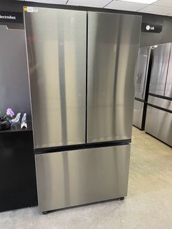 Samsung Bespoke 3 Door / French Door Refrigerator with Beverage Zone