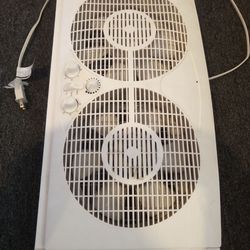 Adjustable Dual Window Fan , Great Condition