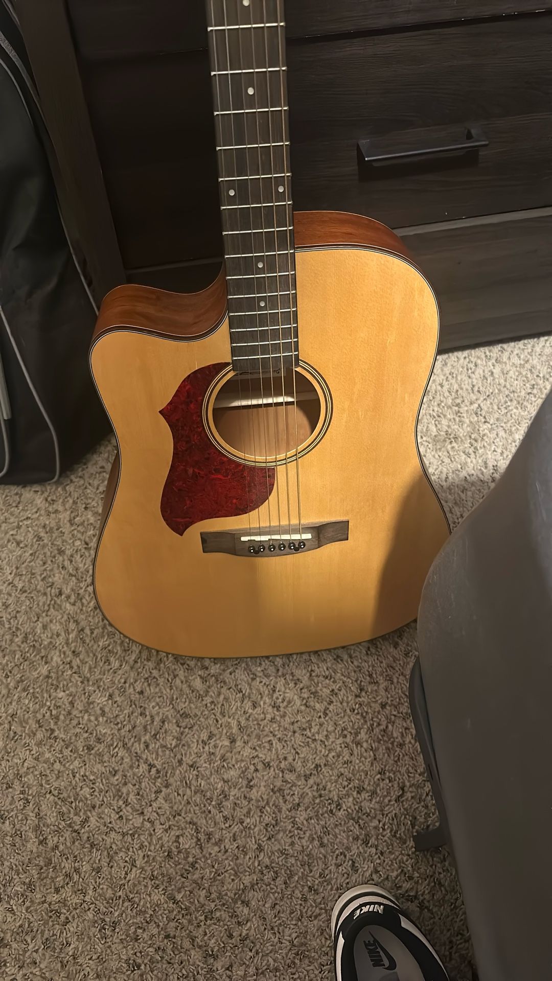 Left-Handed Guitar & Capo