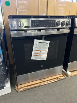 GE Slide In Gas Range with Air Fry!!