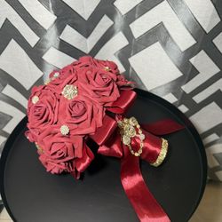 Burgundy Quince Ramo Bouquet Gold 