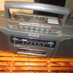 Vintage Sony CFS-200 Radio AM/FM ,Cassette-corder 2 Way Speaker System