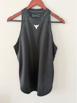 Under Armour Project Rock tank top features breathable mesh panels on the shoulders size L women’s