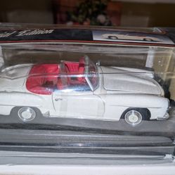 1955 Mercedes Benz 190 SL 1:18 Scale Collectable 