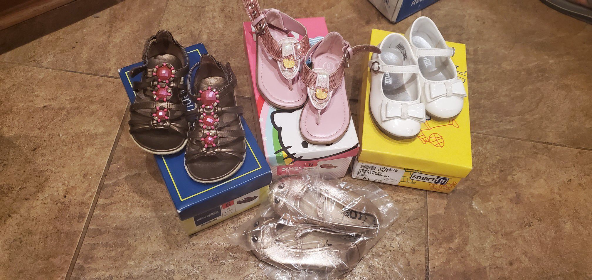*PENDING PICK-UP* FREE - Size 6 Kids/Girls Shoes