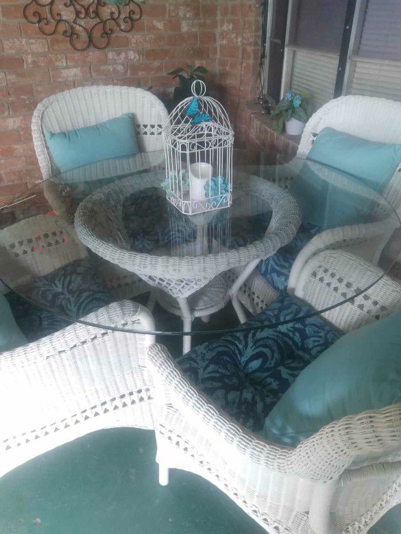 Indoor Outdoor Table And Chairs Like New Pillows Opened Up New Never Been Sat On Asking 300