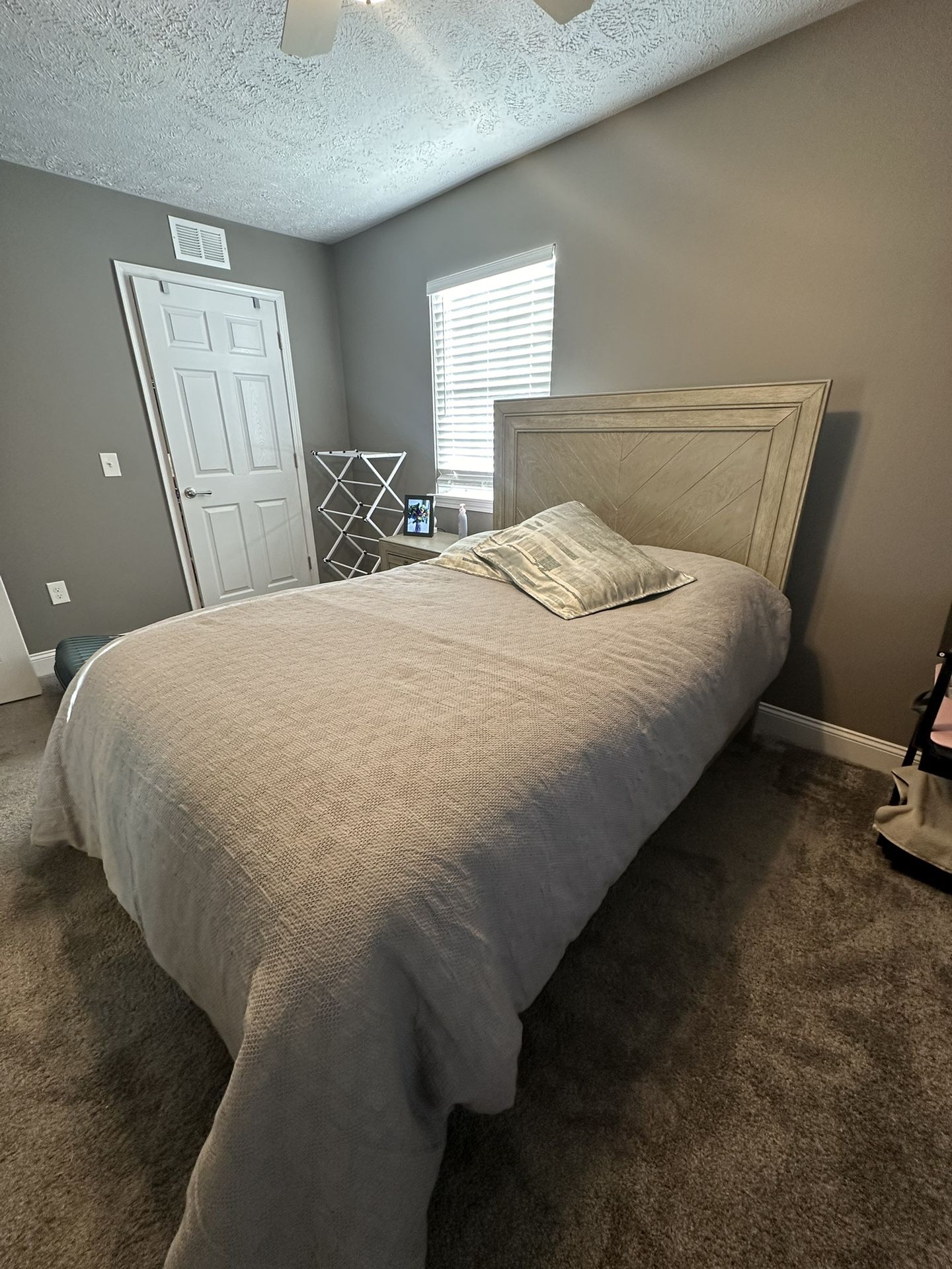 Bed With Matching Nightstand And Mattress