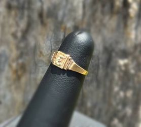 10k solid yellow gold letter E size 4.5