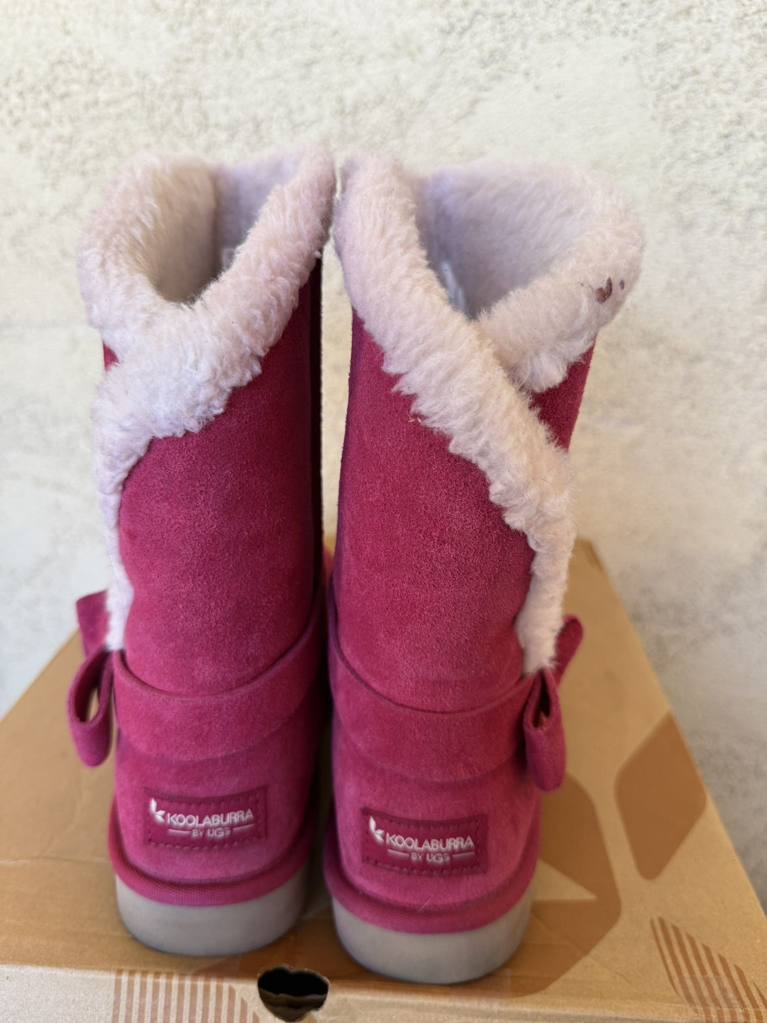 UGG Kookaburra W Arlena Short Size (8W) $40