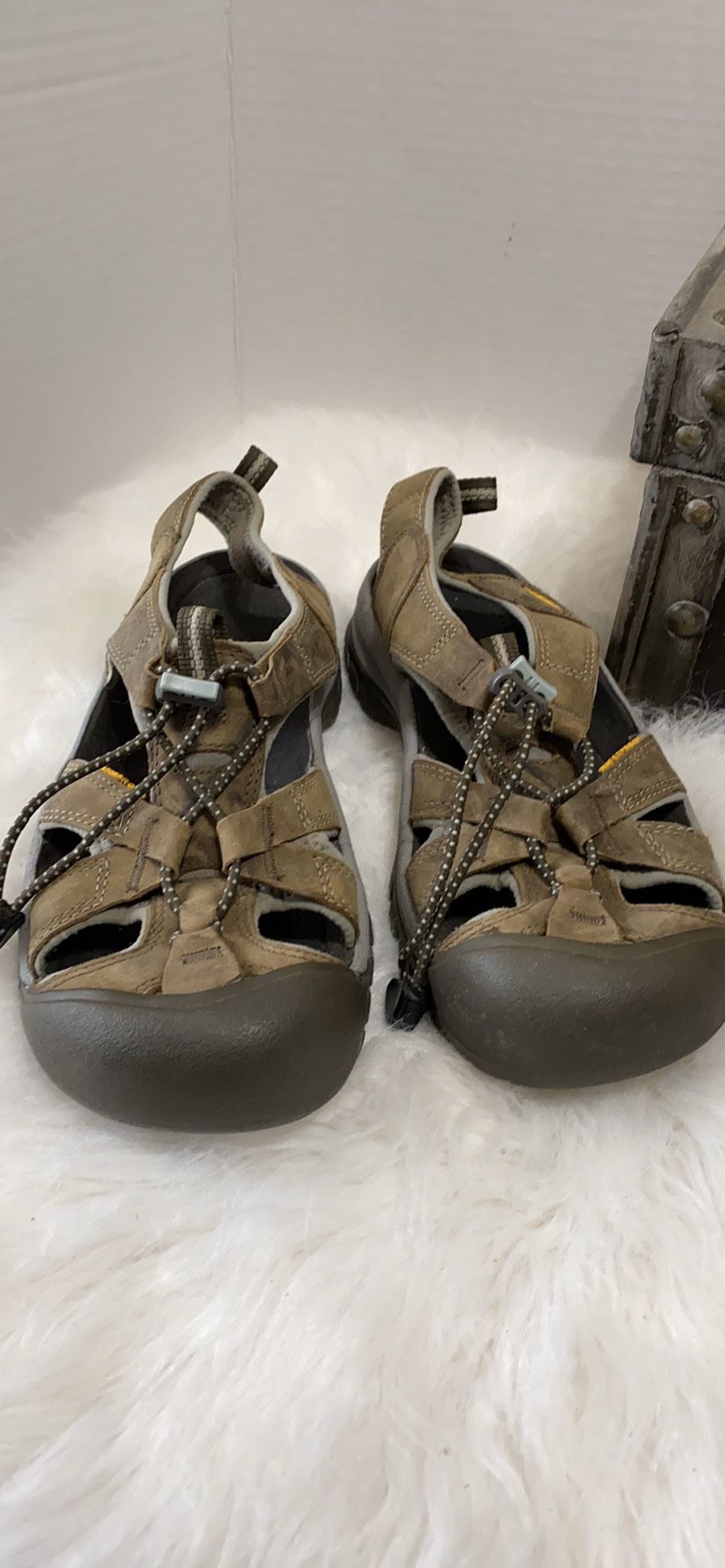 KEEN women’s brown leather Sandals sz 7.5