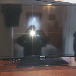 TV Toshiba 32inch Flat Screen 