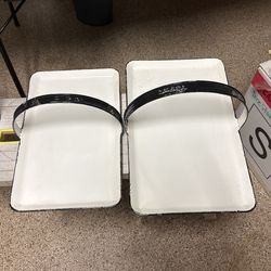 2 Serving Trays