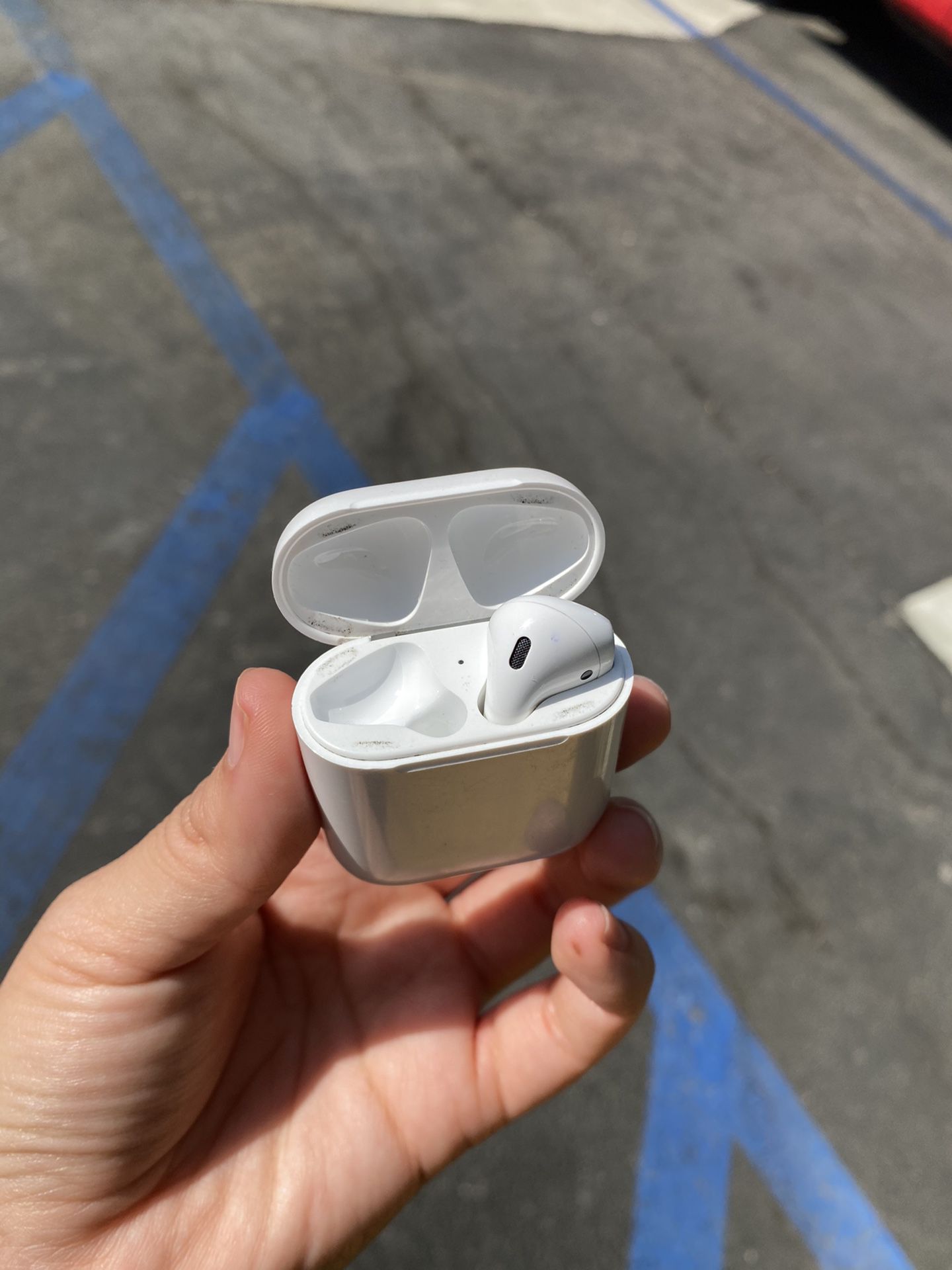 AIRPOD FIRST GENERATION