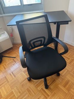 Olixis Swivel Office Chair – Great Condition