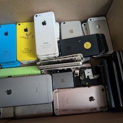 Lot of broken iphones & a few samsungs