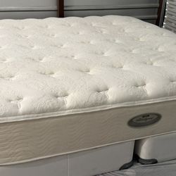 USED KING SIZE BEAUTYREST PLUSH MATTRESS ONLY 
