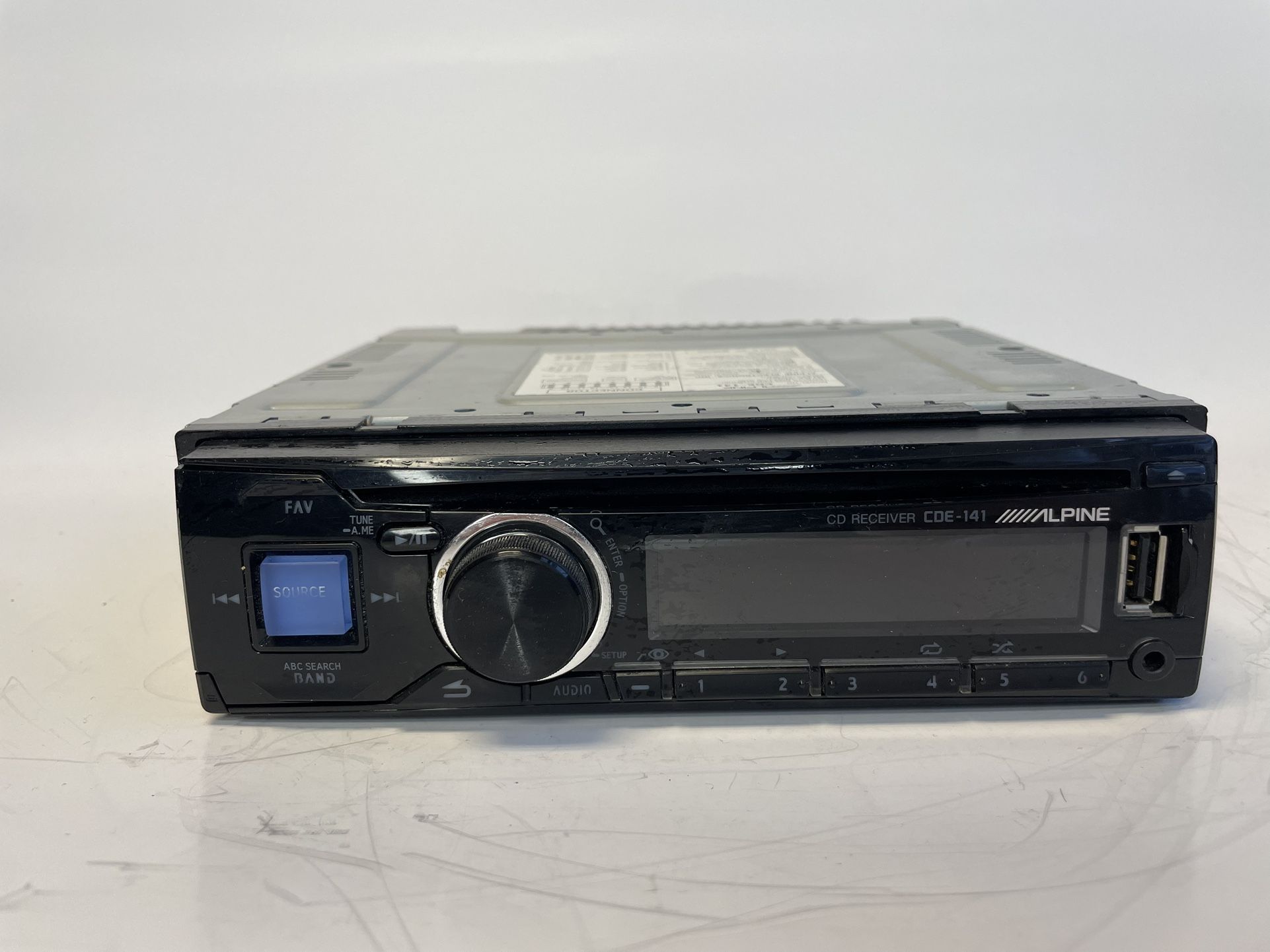Alpine Stereo Radio Deck CDE-141 With wiring harness